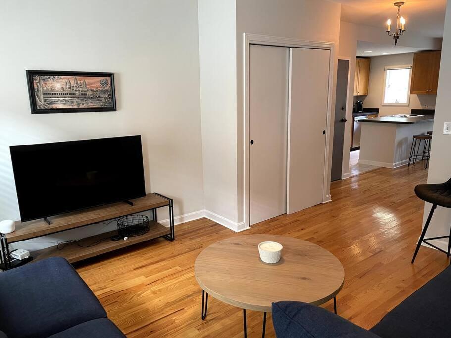 Lovely Two Bedroom Condo In South Boston Exterior foto